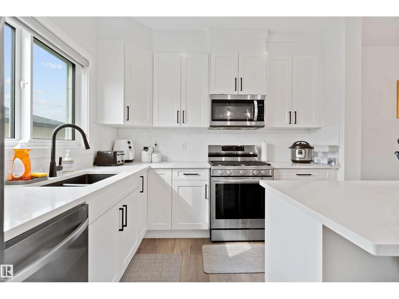 182 CALEDONIA DR
