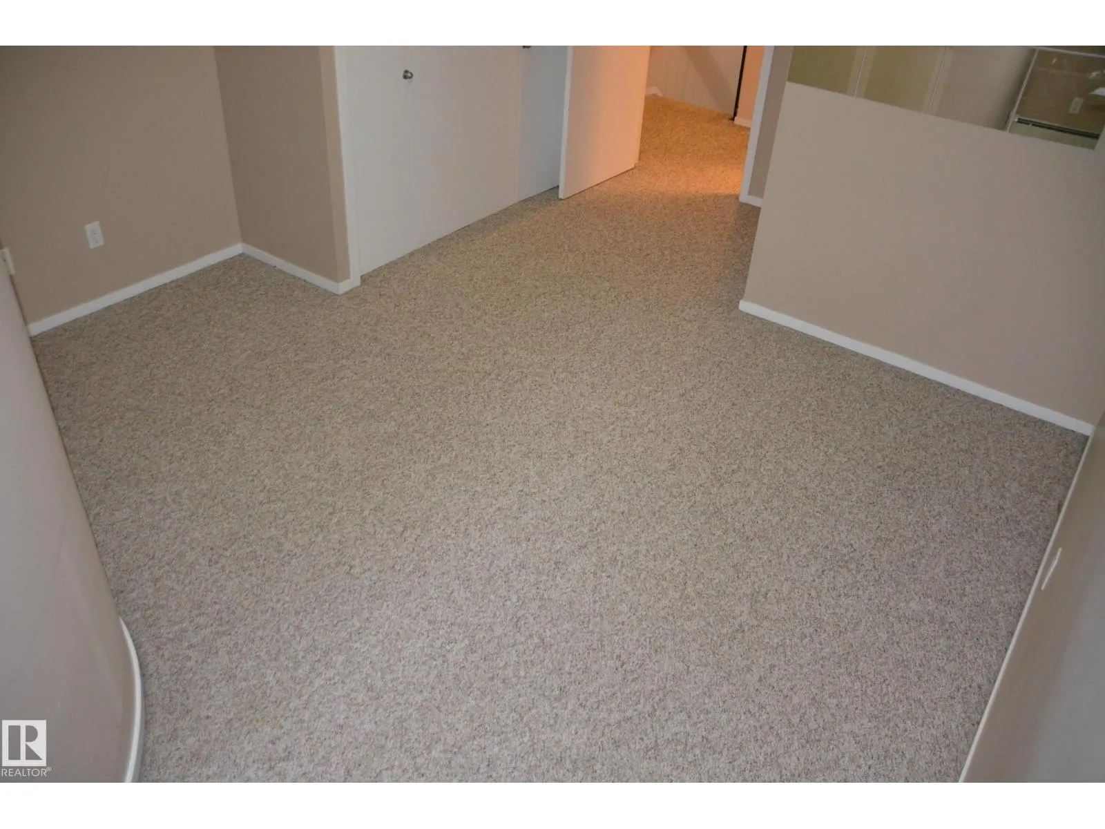 11176 83 AV NW