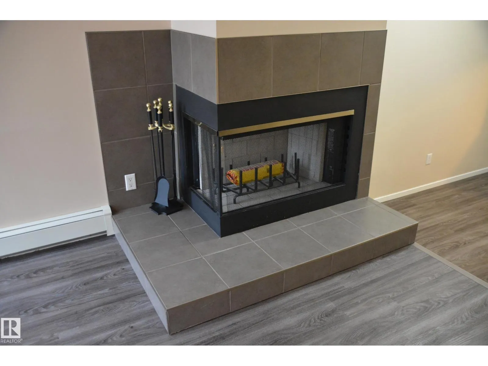 11176 83 AV NW