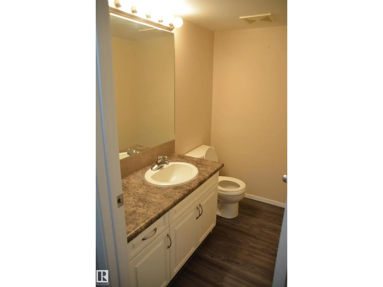 11176 83 AV NW