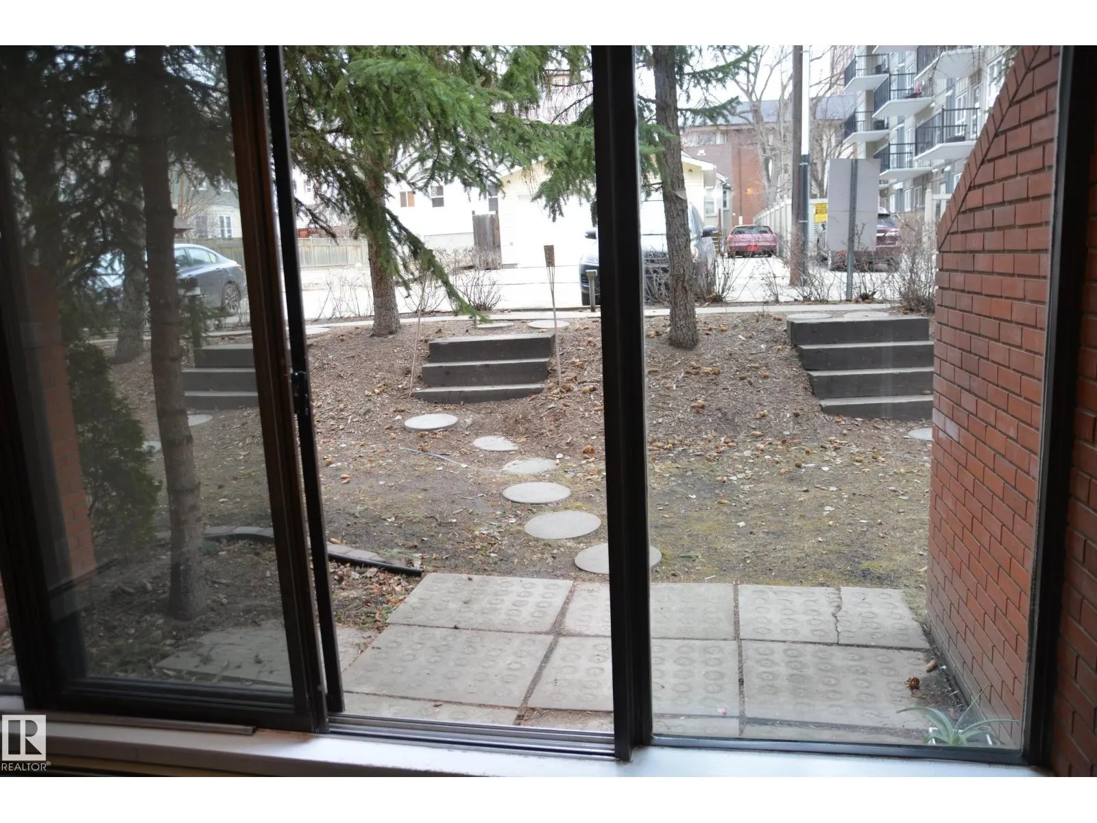 11176 83 AV NW