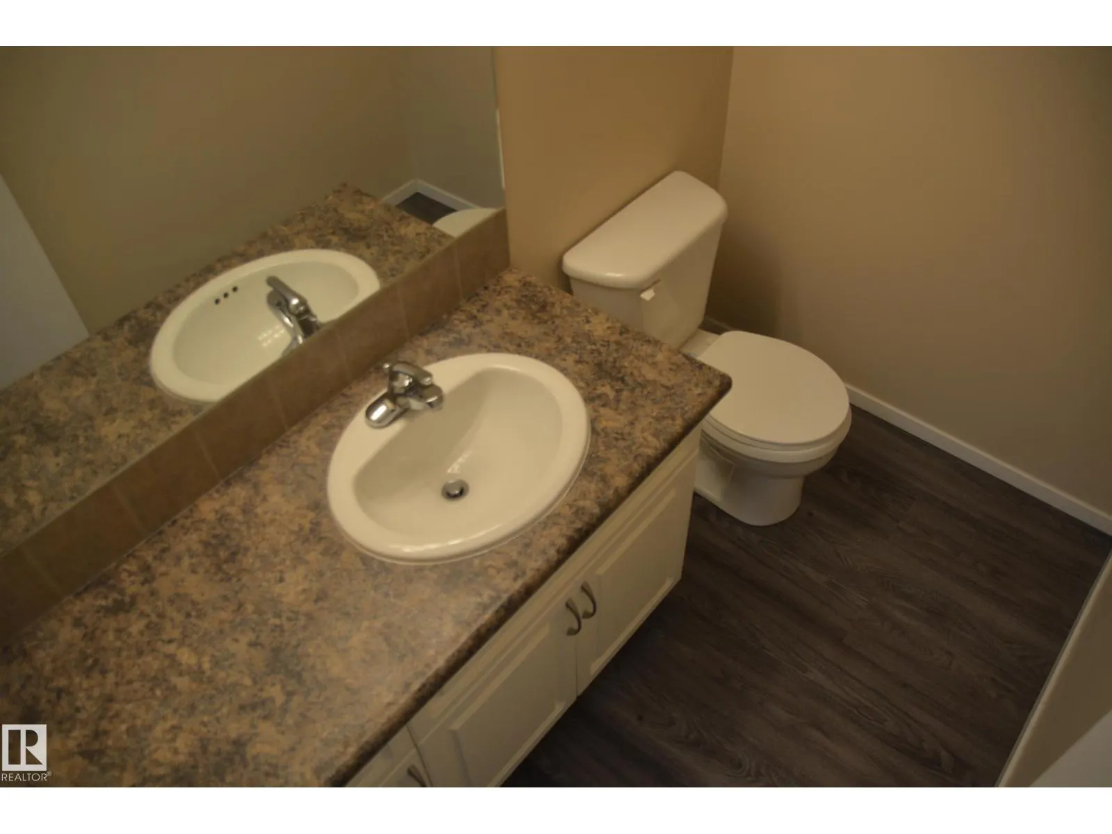 11176 83 AV NW