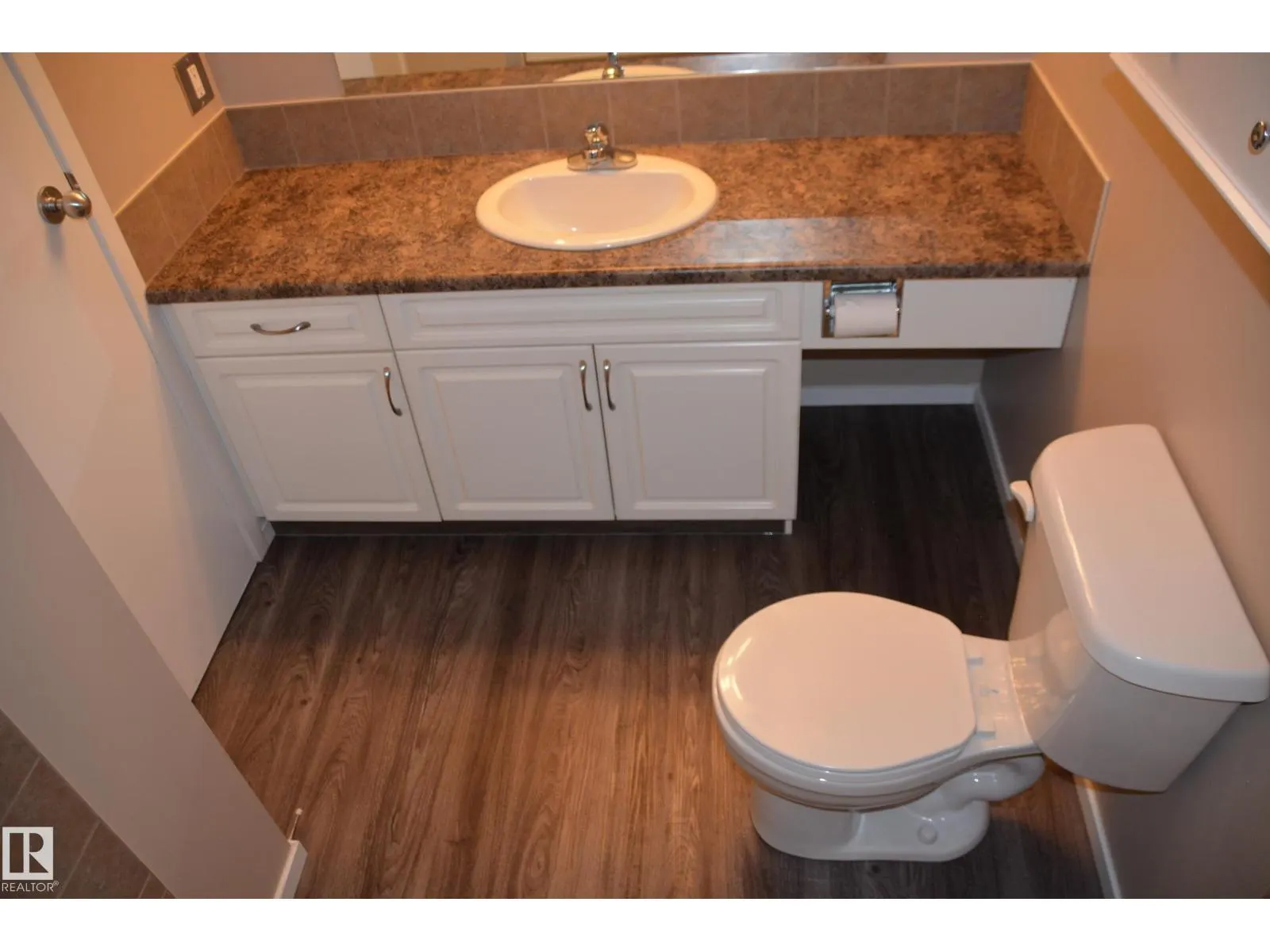 11176 83 AV NW