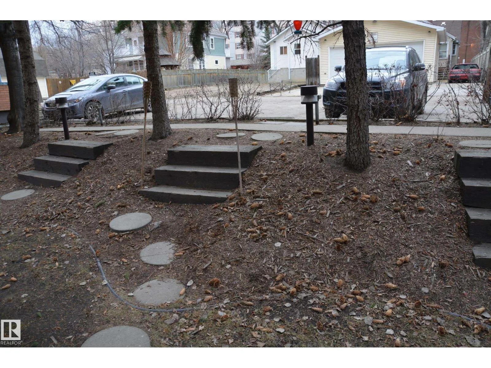11176 83 AV NW