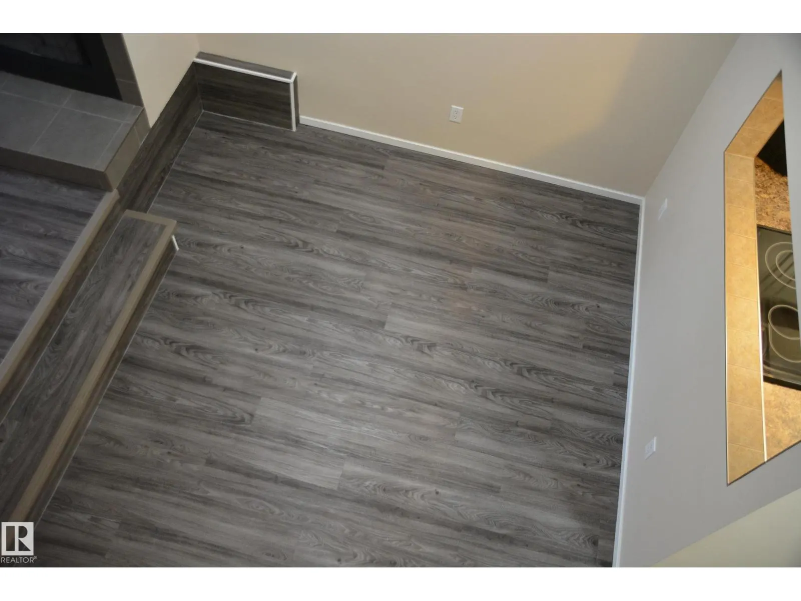 11176 83 AV NW
