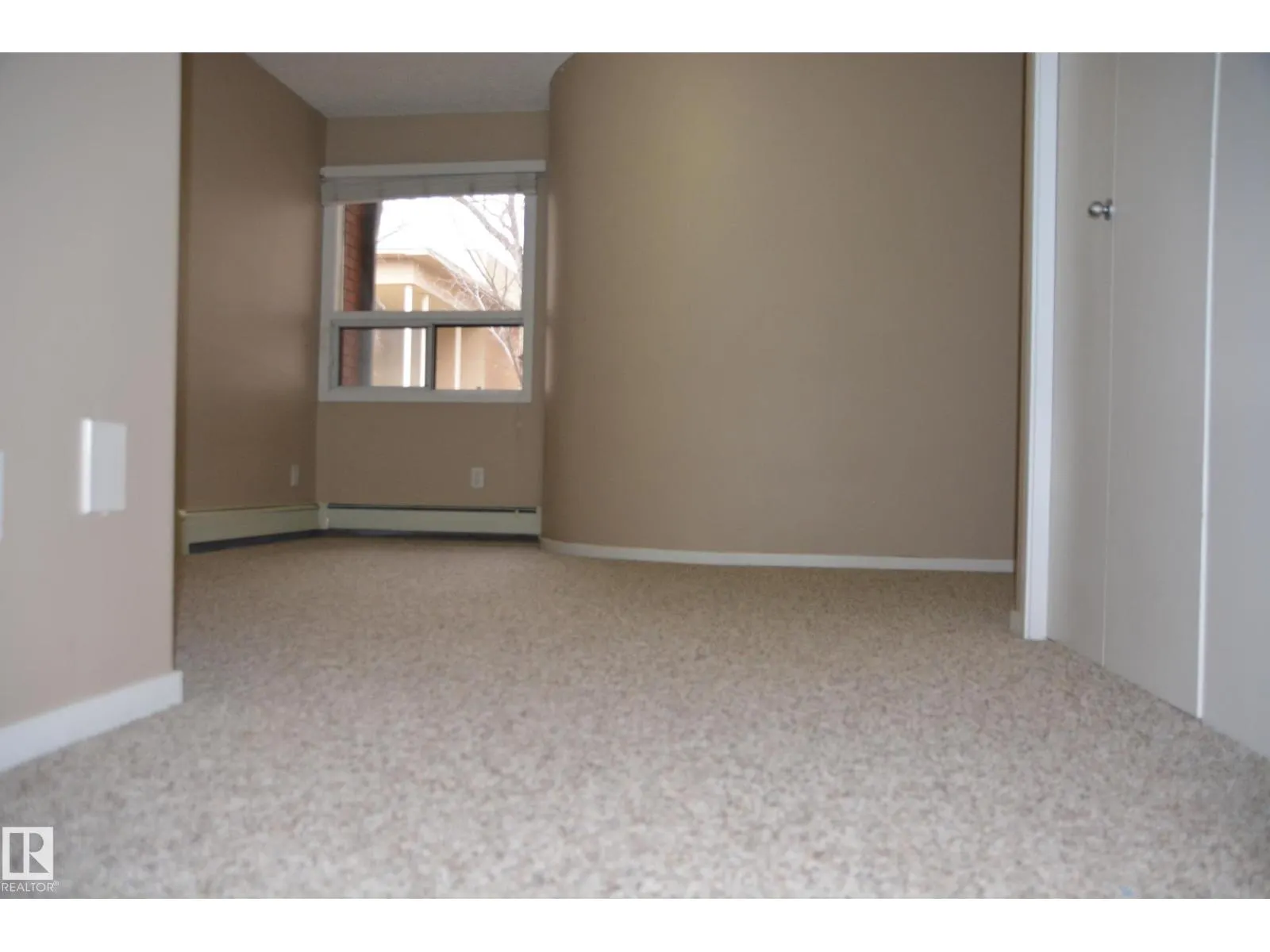 11176 83 AV NW