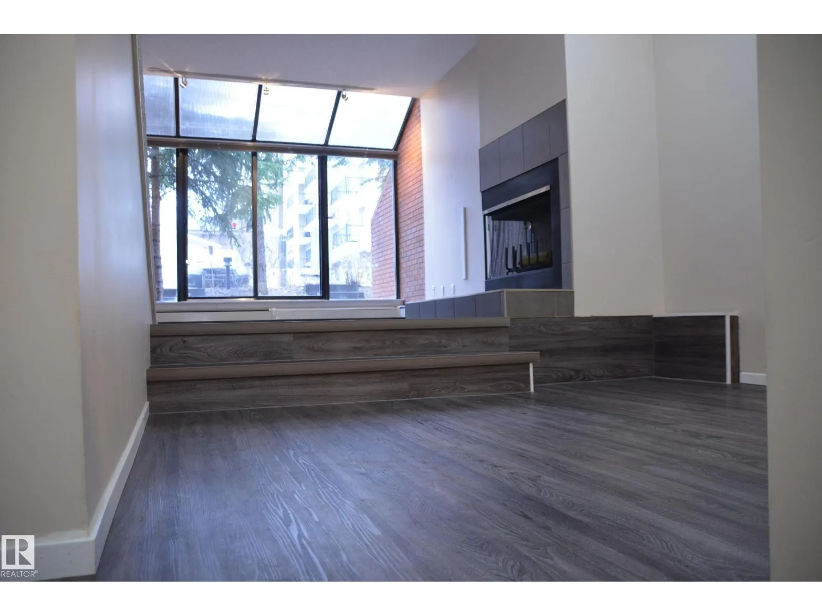 11176 83 AV NW