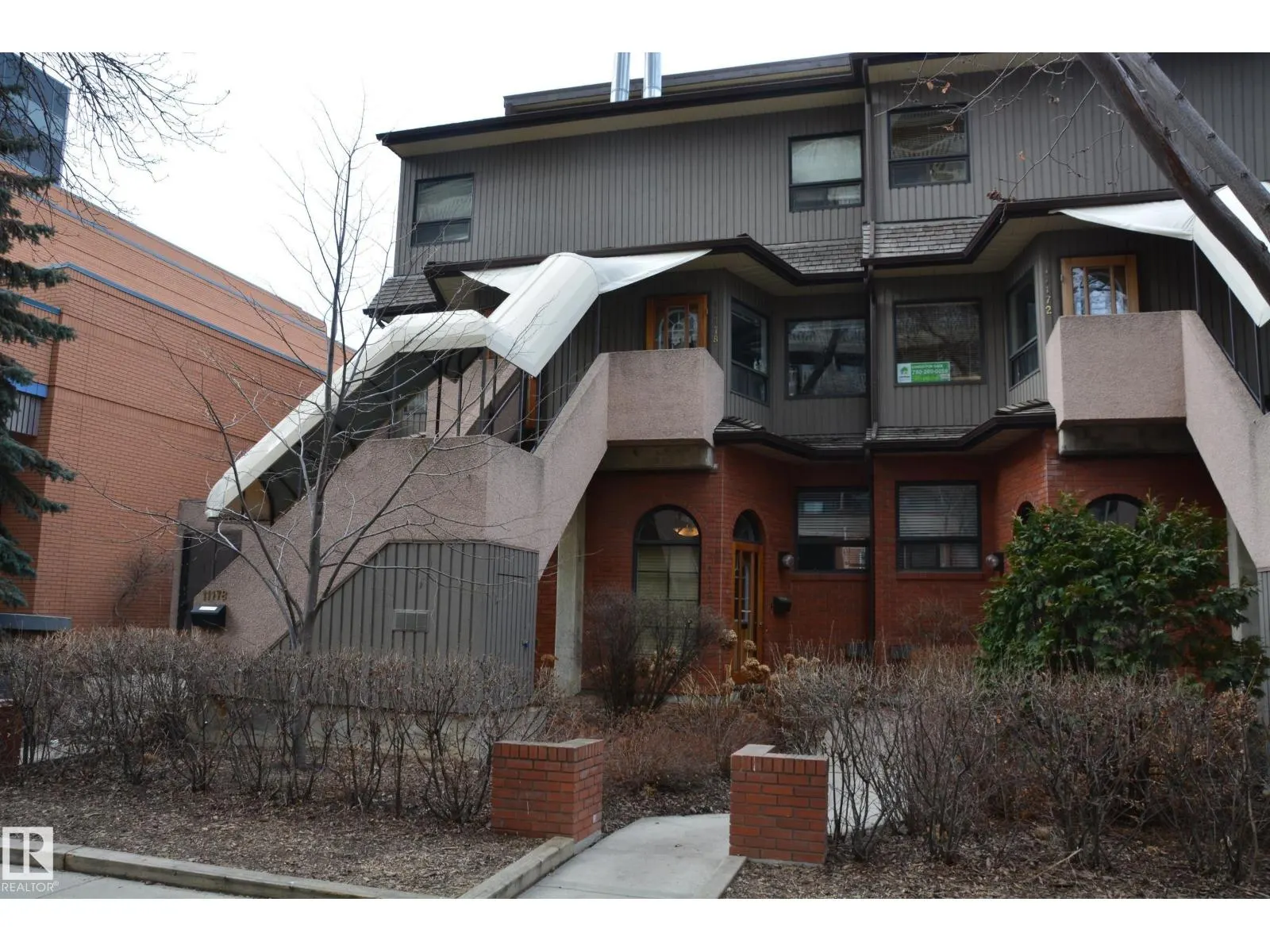 11176 83 AV NW