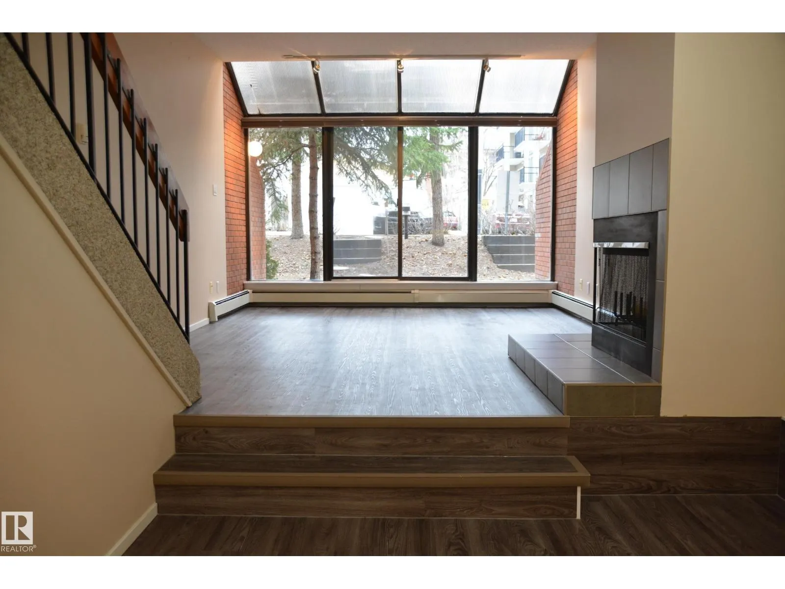 11176 83 AV NW