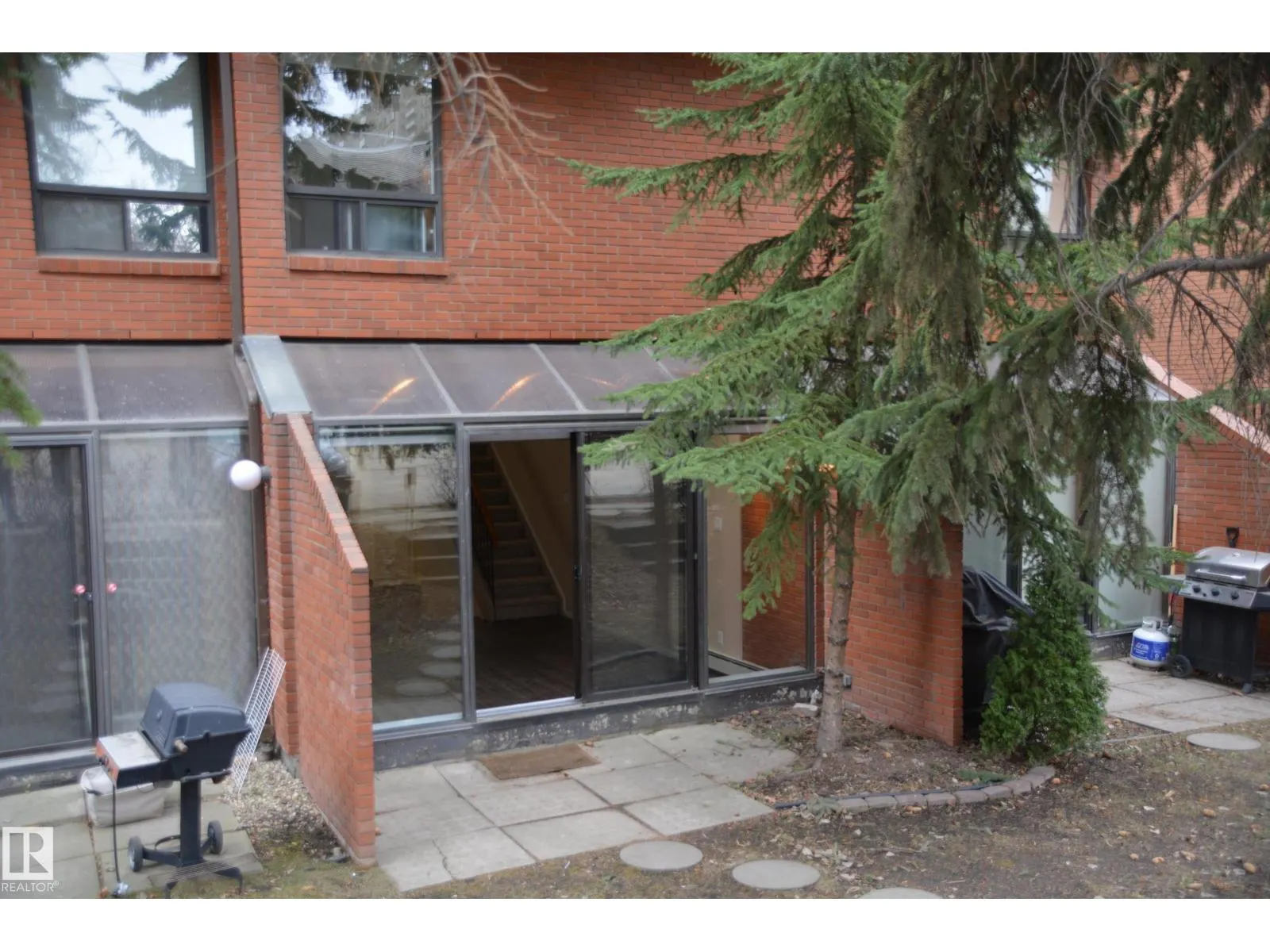 11176 83 AV NW