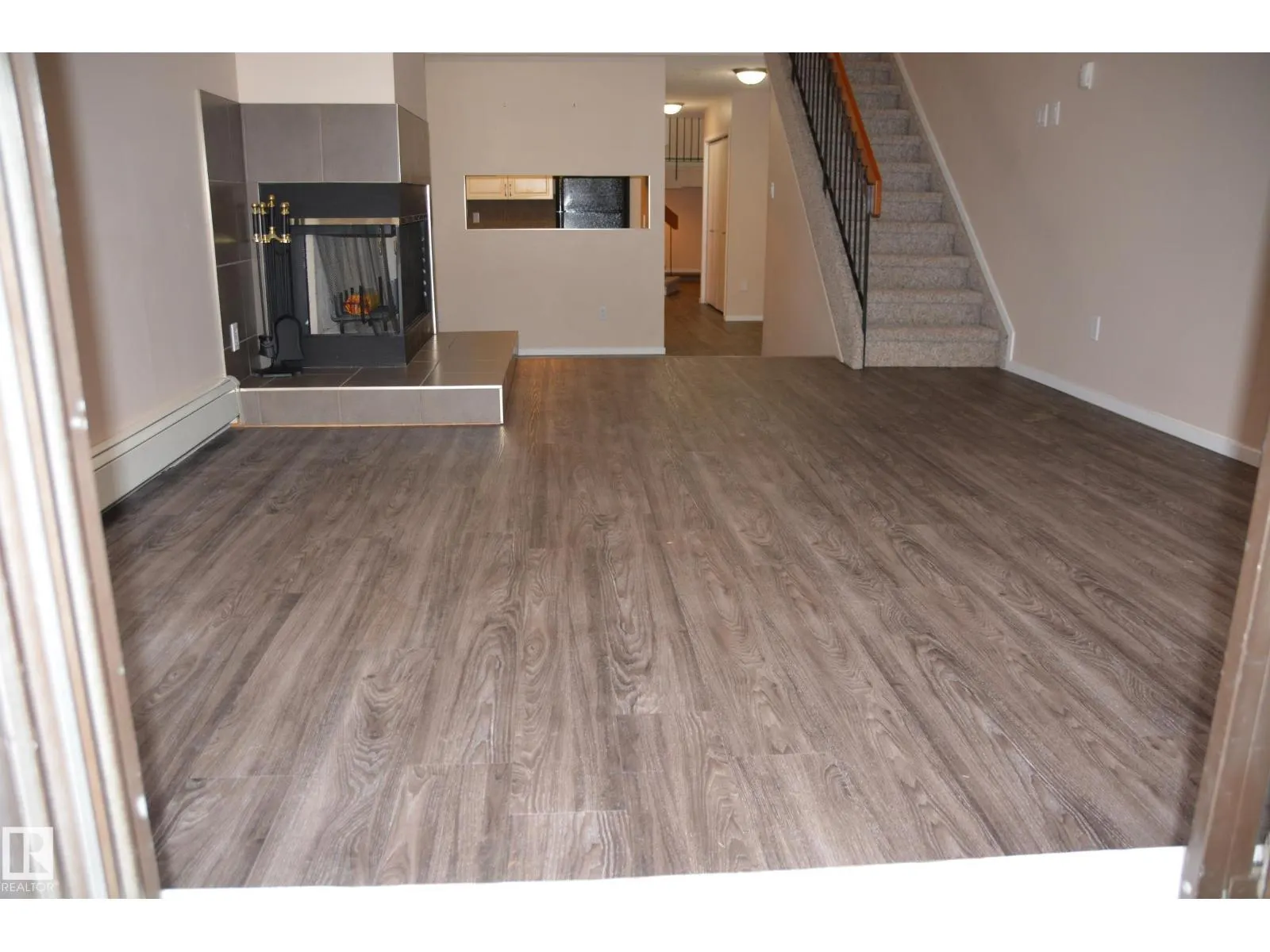 11176 83 AV NW