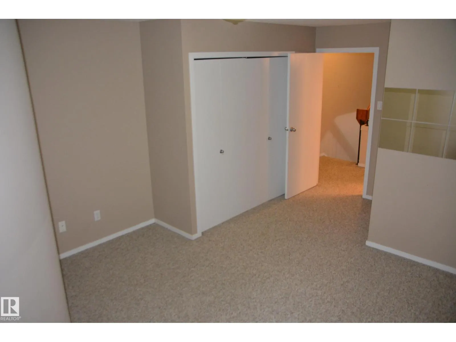 11176 83 AV NW