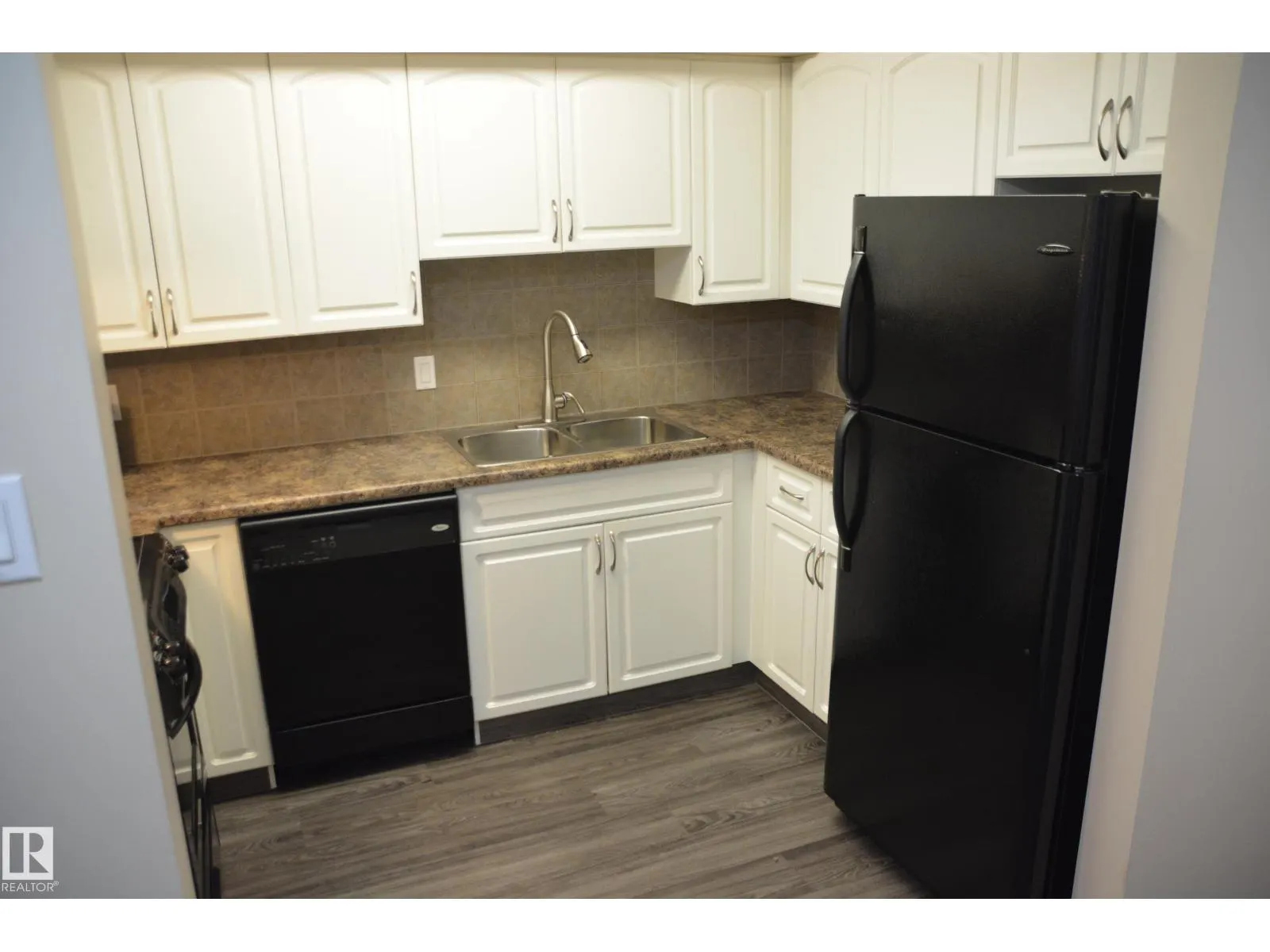 11176 83 AV NW