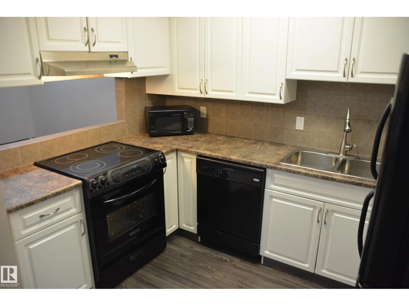 11176 83 AV NW