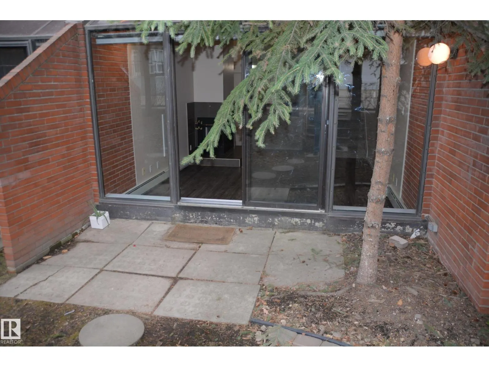 11176 83 AV NW