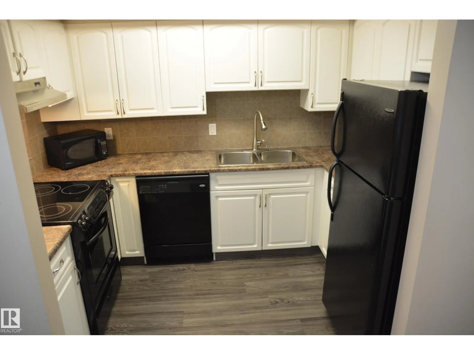 11176 83 AV NW