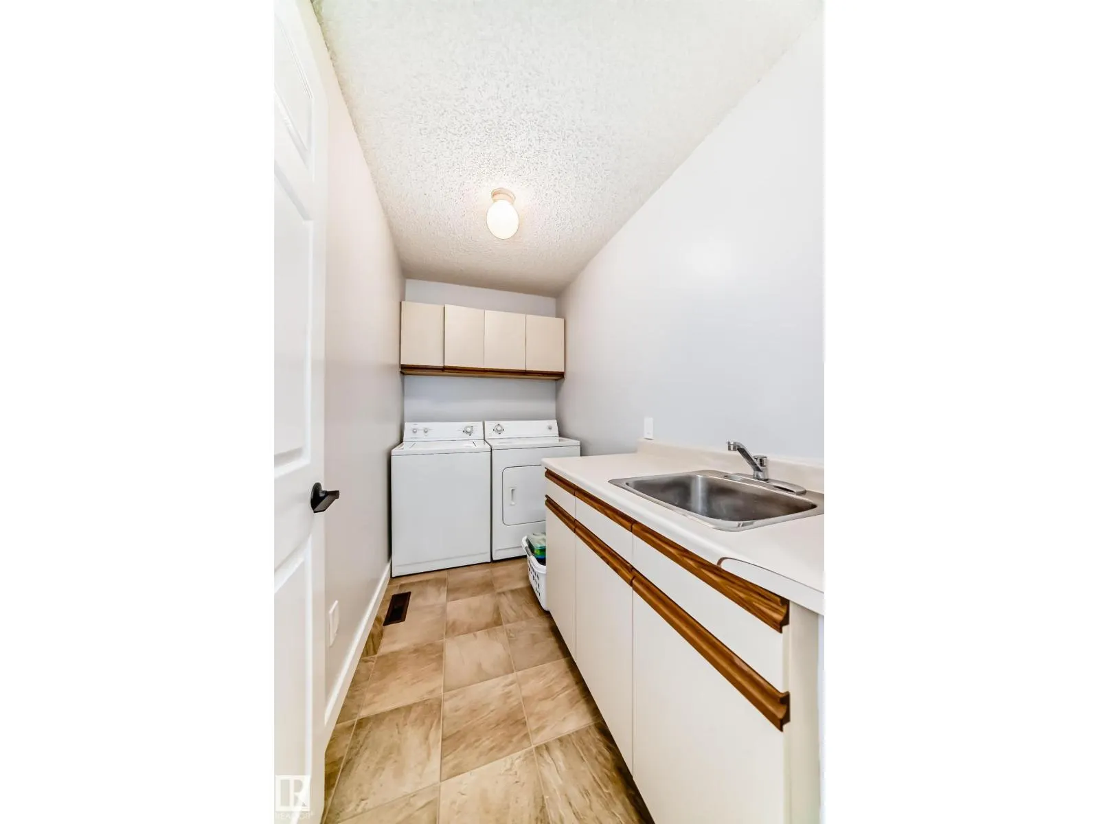 424 BUTCHART DR NW