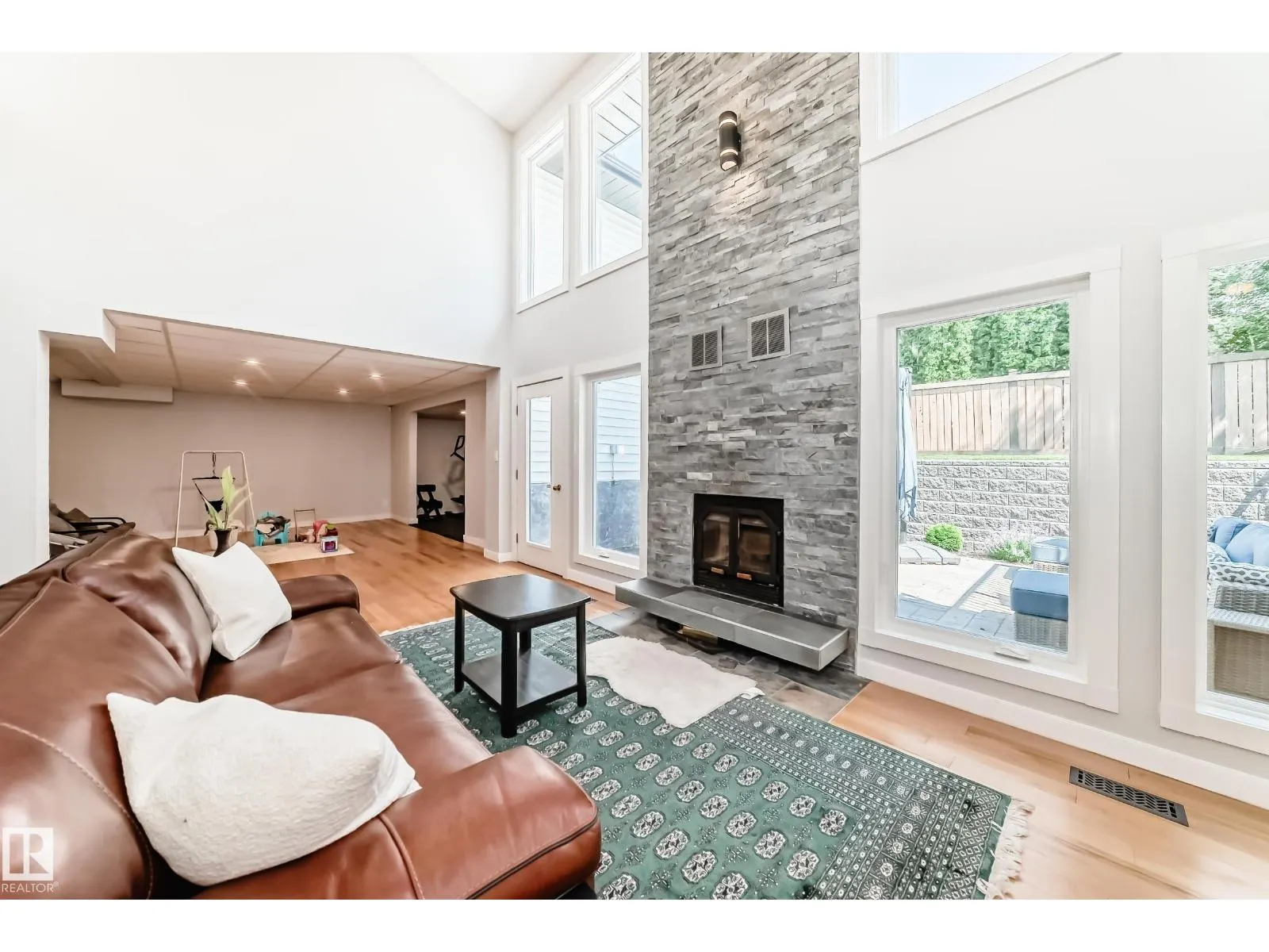 424 BUTCHART DR NW