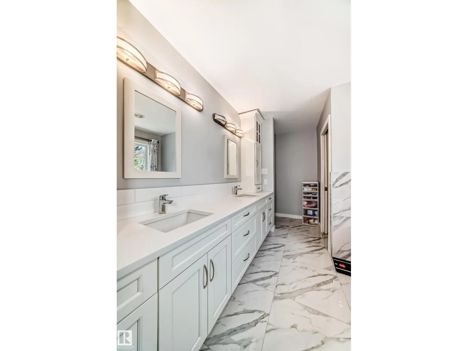424 BUTCHART DR NW