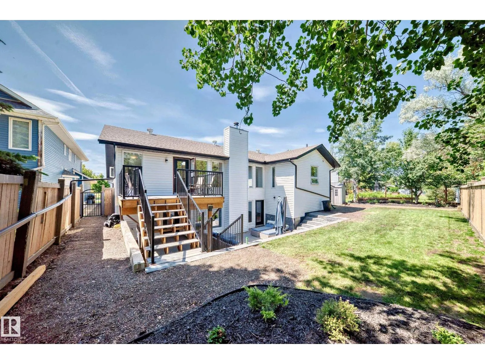 424 BUTCHART DR NW