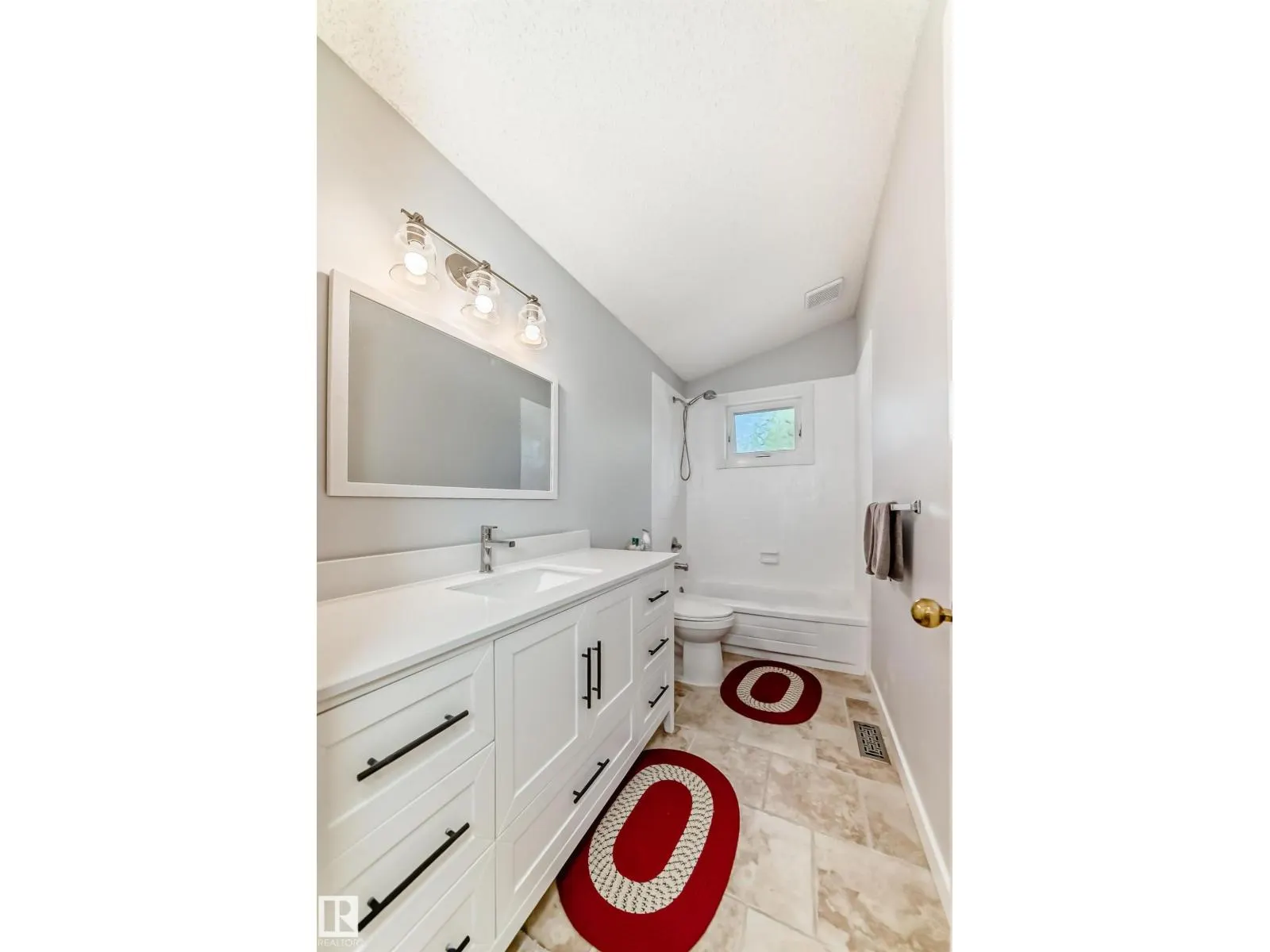 424 BUTCHART DR NW