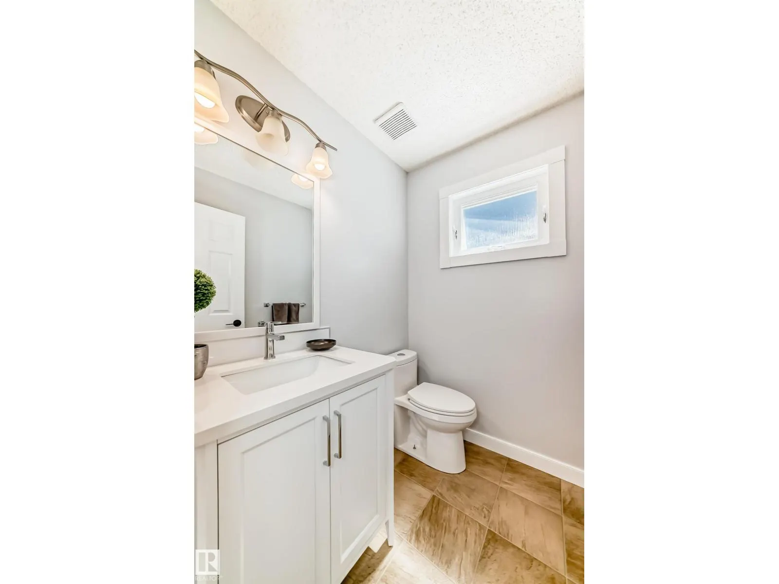 424 BUTCHART DR NW