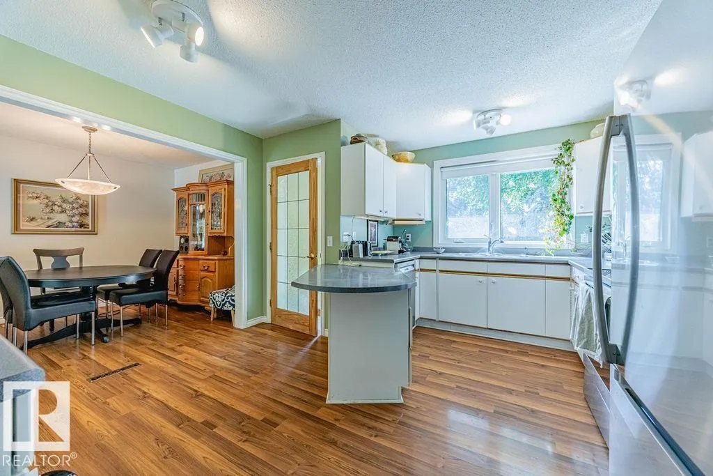 18 GLAMORGAN DR