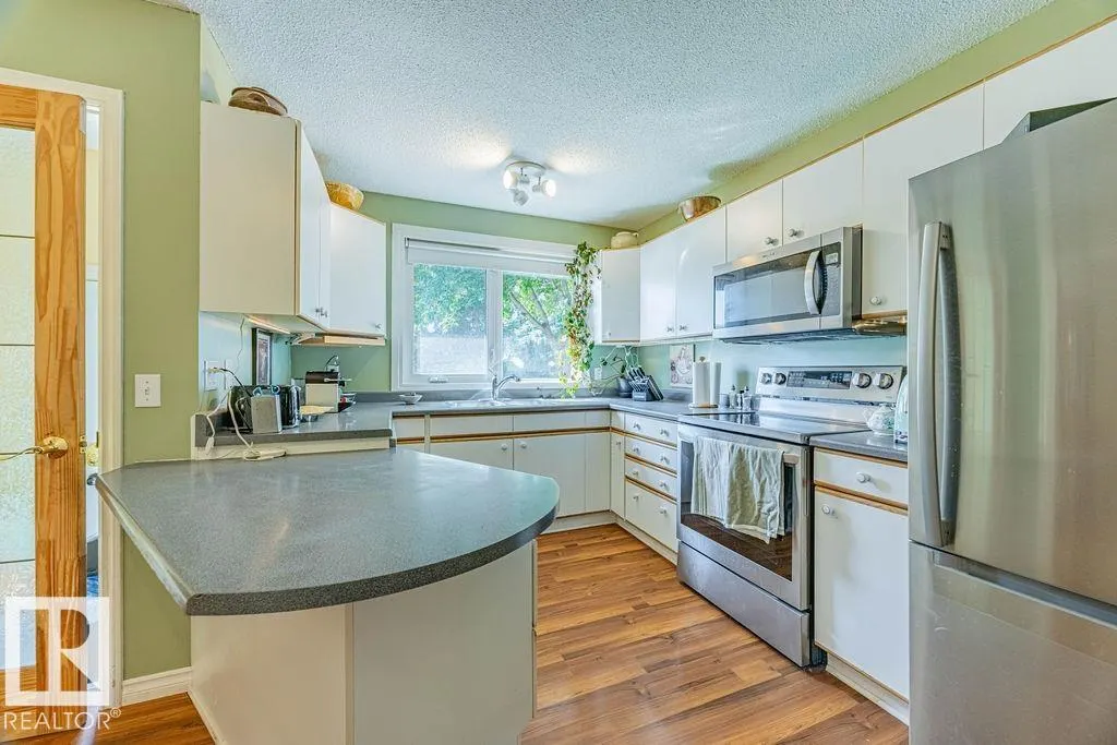 18 GLAMORGAN DR