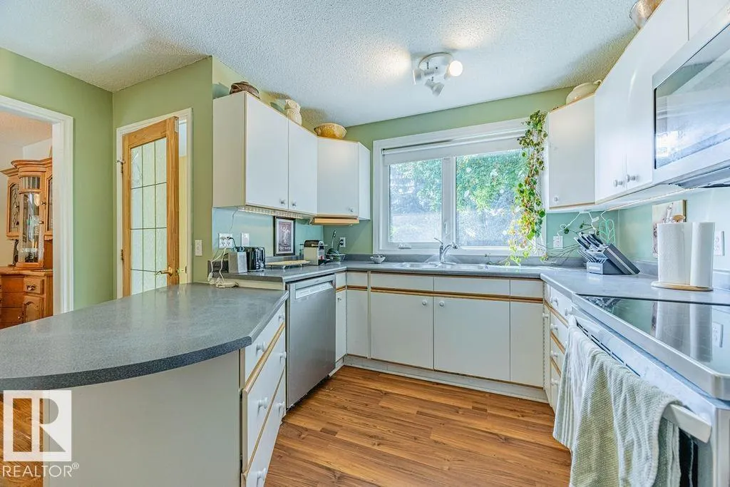 18 GLAMORGAN DR