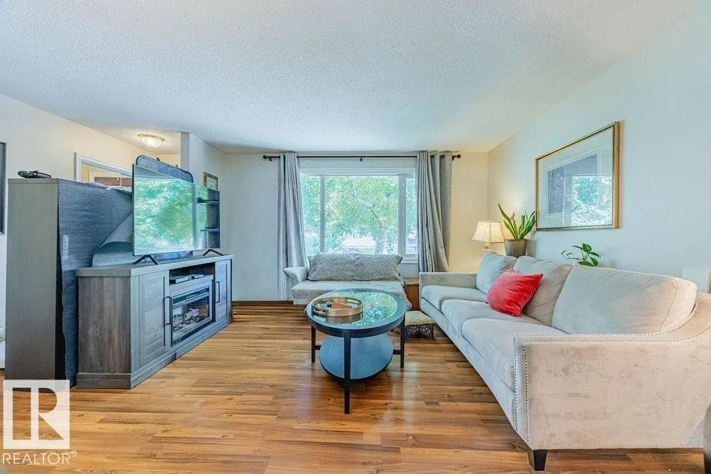 18 GLAMORGAN DR