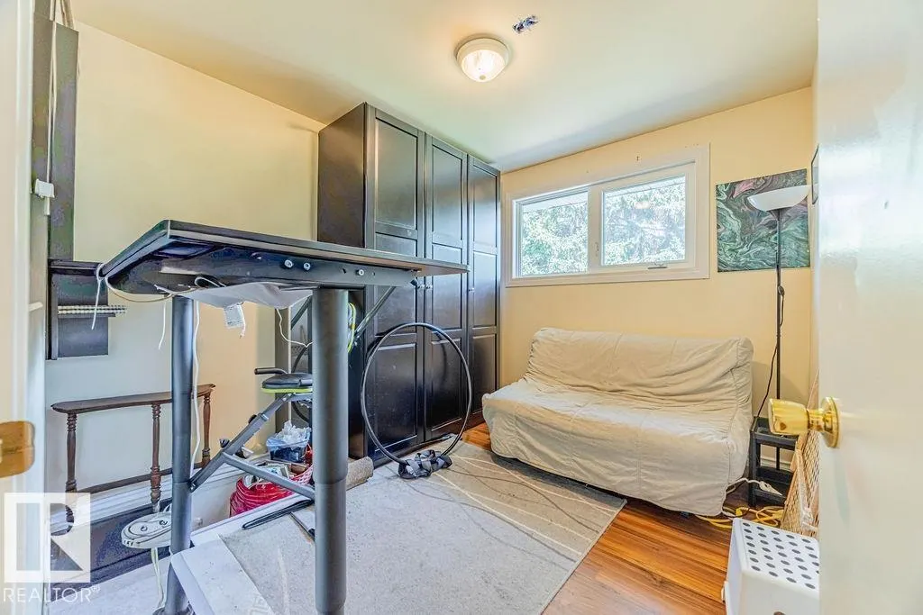 18 GLAMORGAN DR