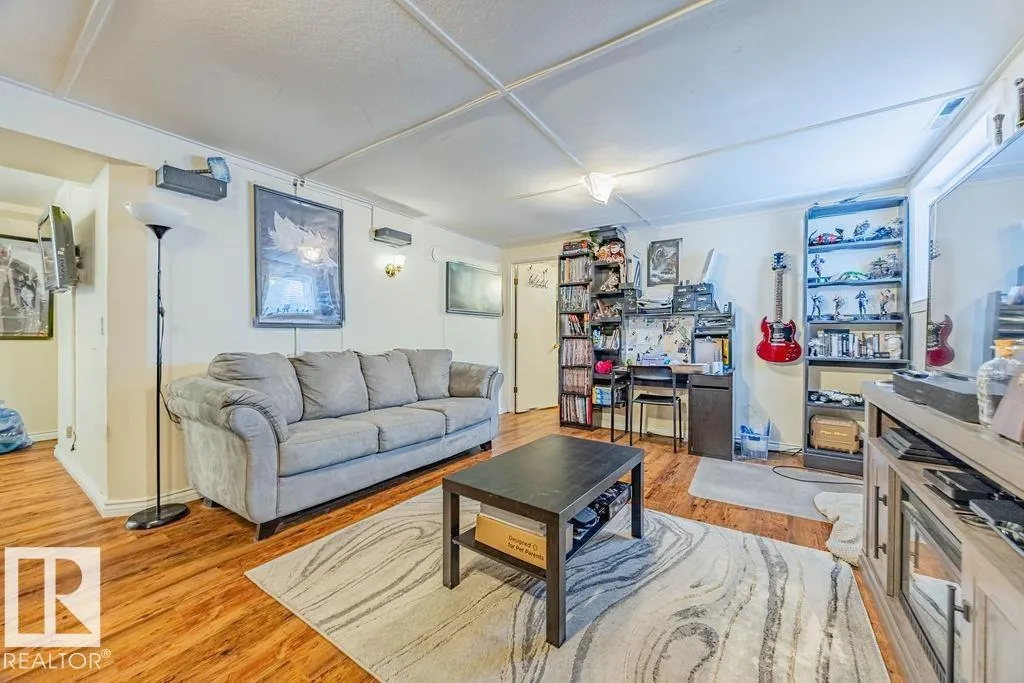 18 GLAMORGAN DR