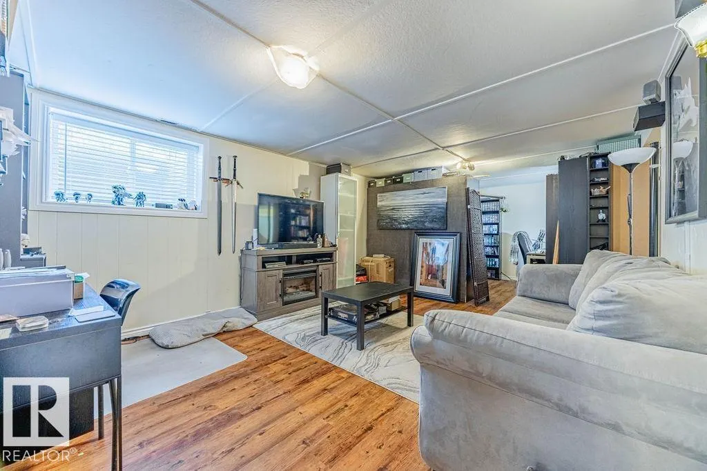 18 GLAMORGAN DR