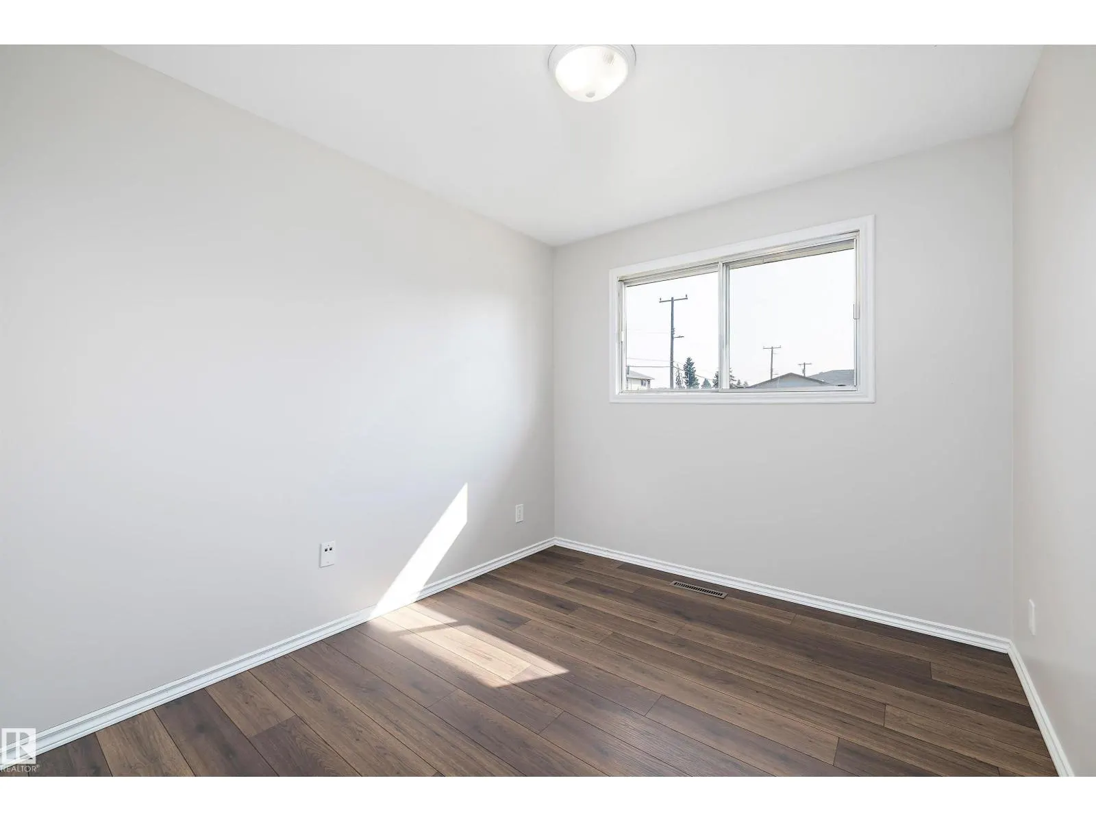 3412 114 AV NW
