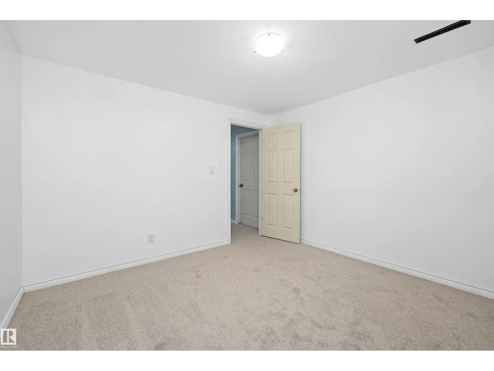 3412 114 AV NW