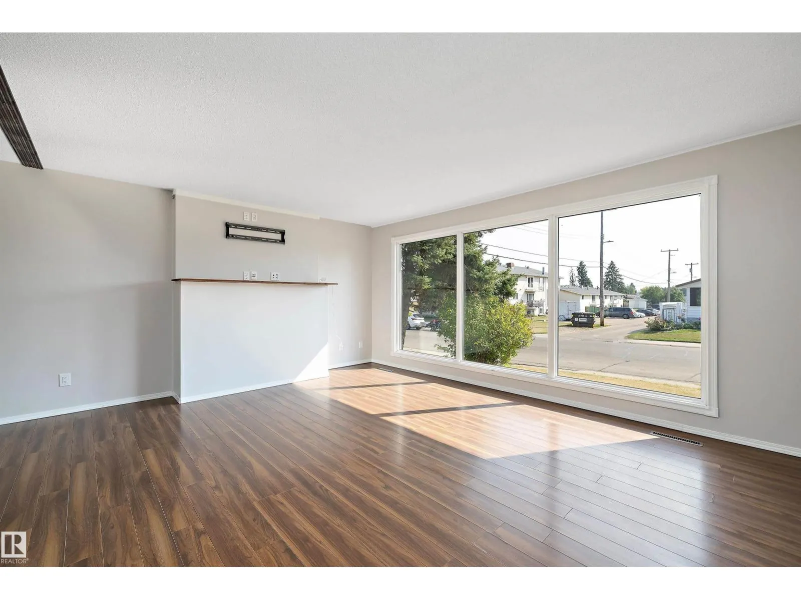 3412 114 AV NW