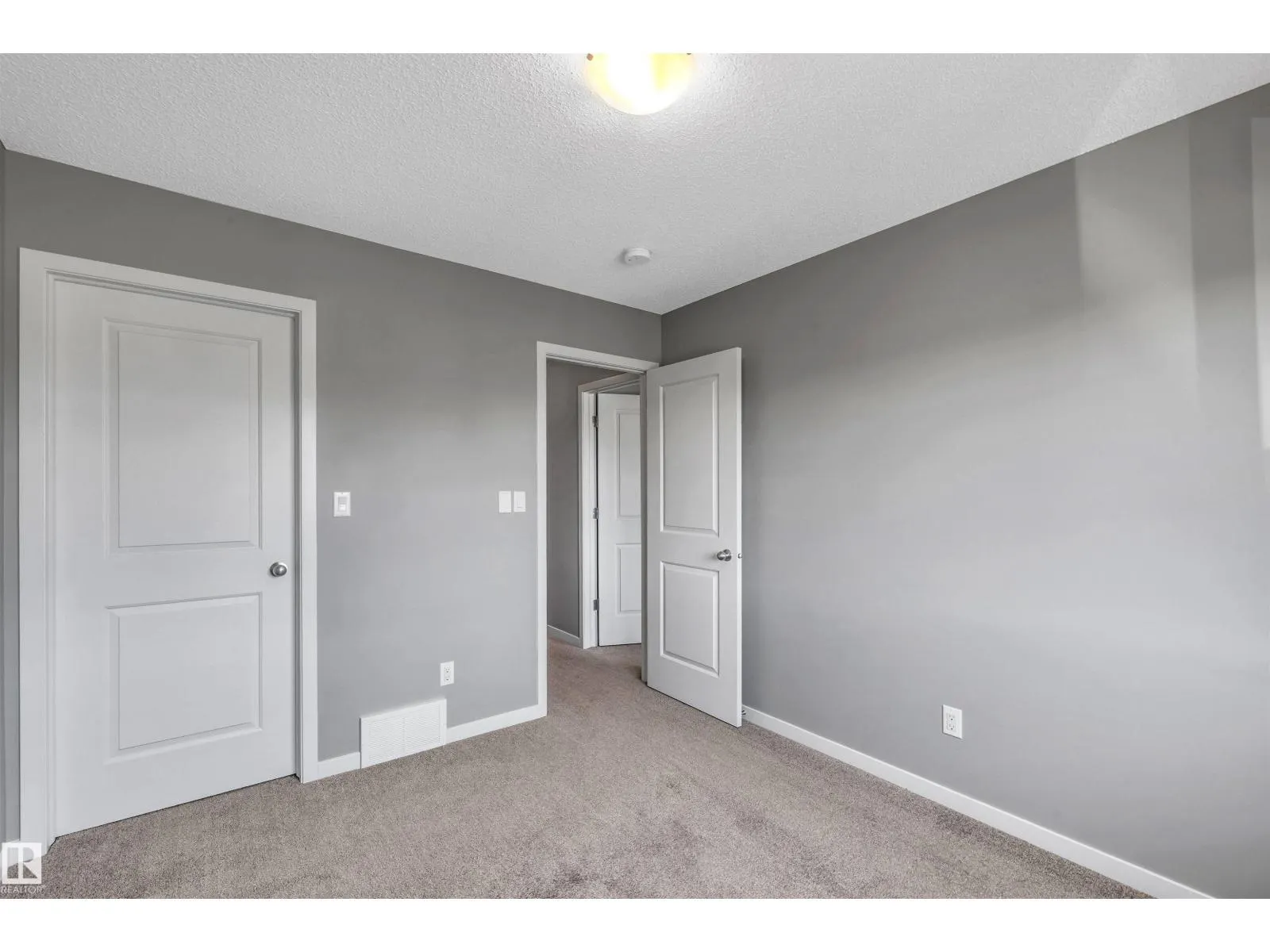 4051 CHAPPELLE GR SW