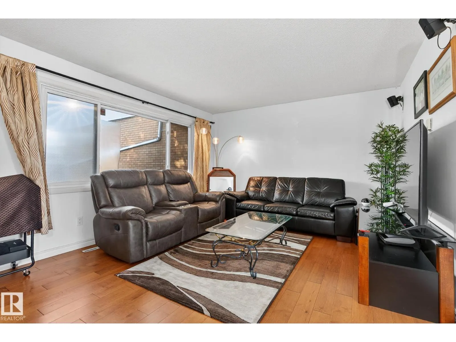 5741 144 AV NW