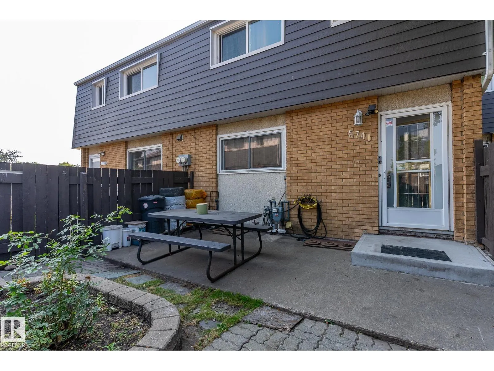 5741 144 AV NW