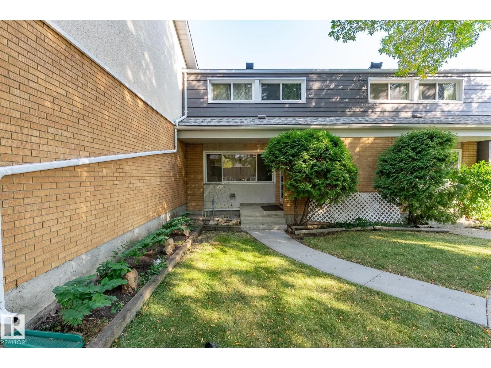 5741 144 AV NW