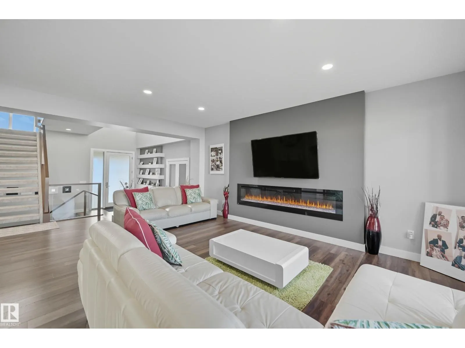 1487 HOWES CR SW