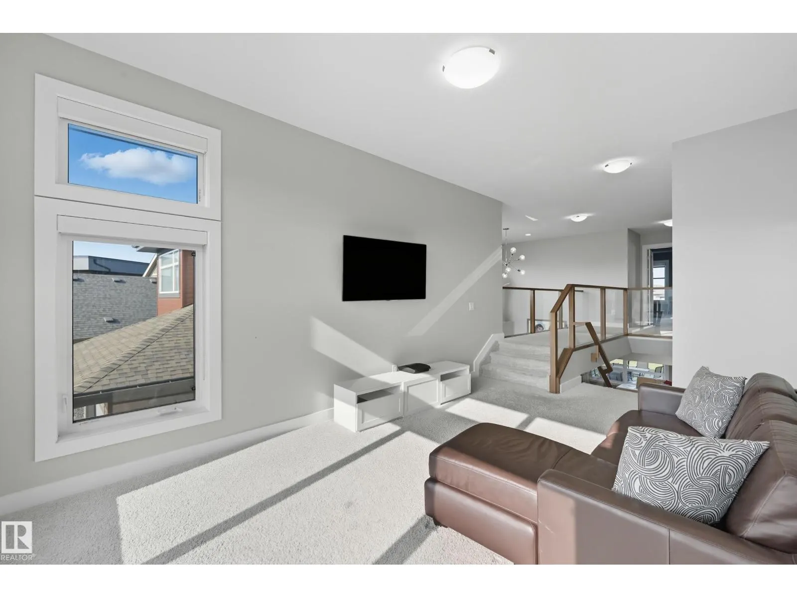 1487 HOWES CR SW