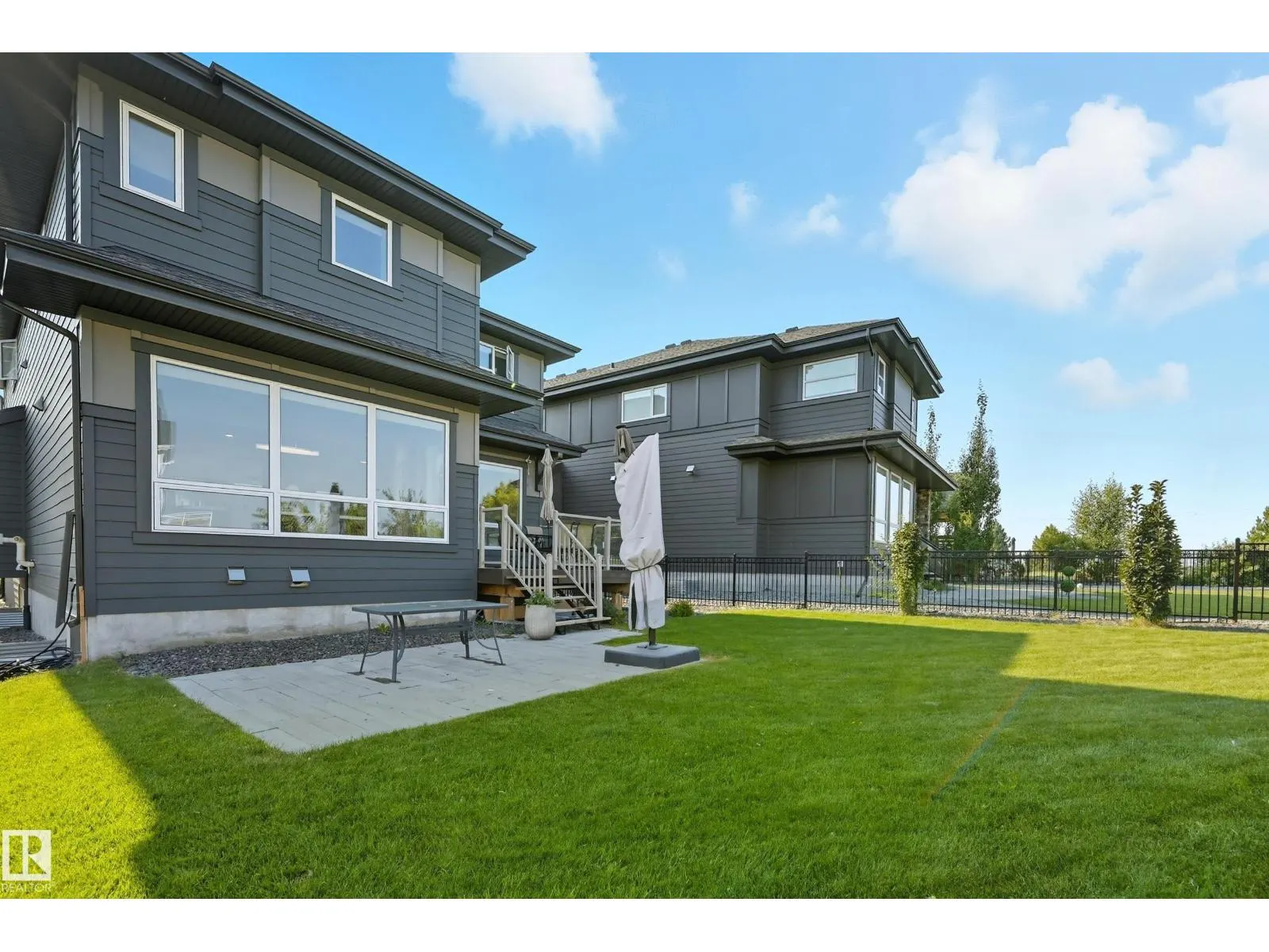 1487 HOWES CR SW