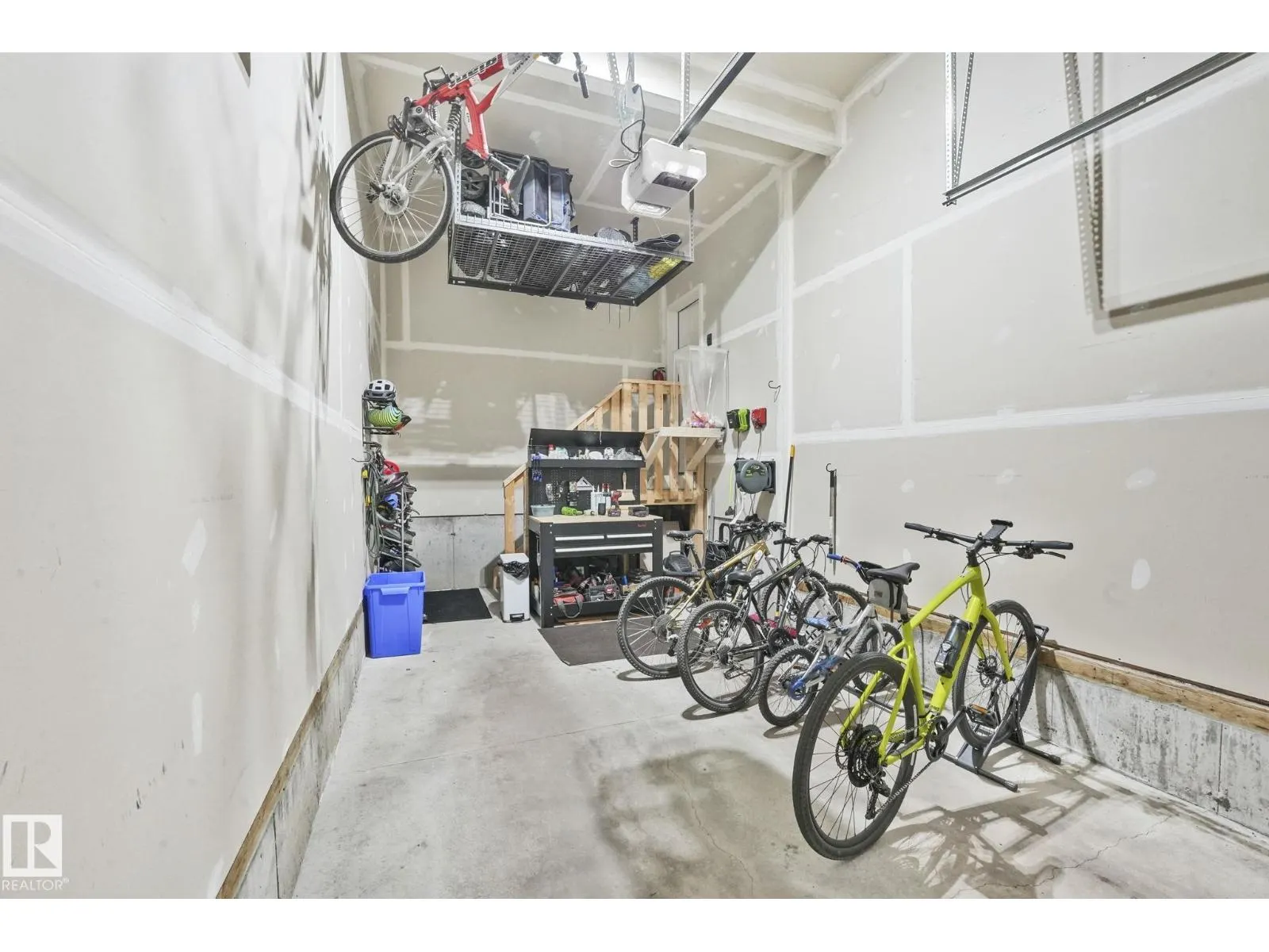 127 AMBERLEY WY