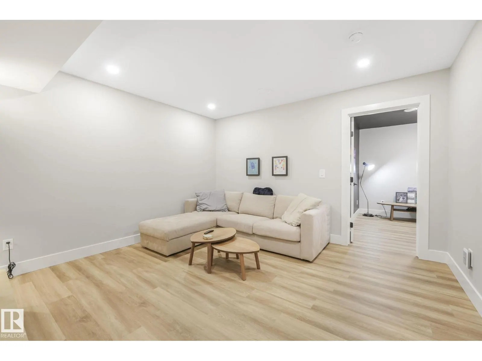 127 AMBERLEY WY