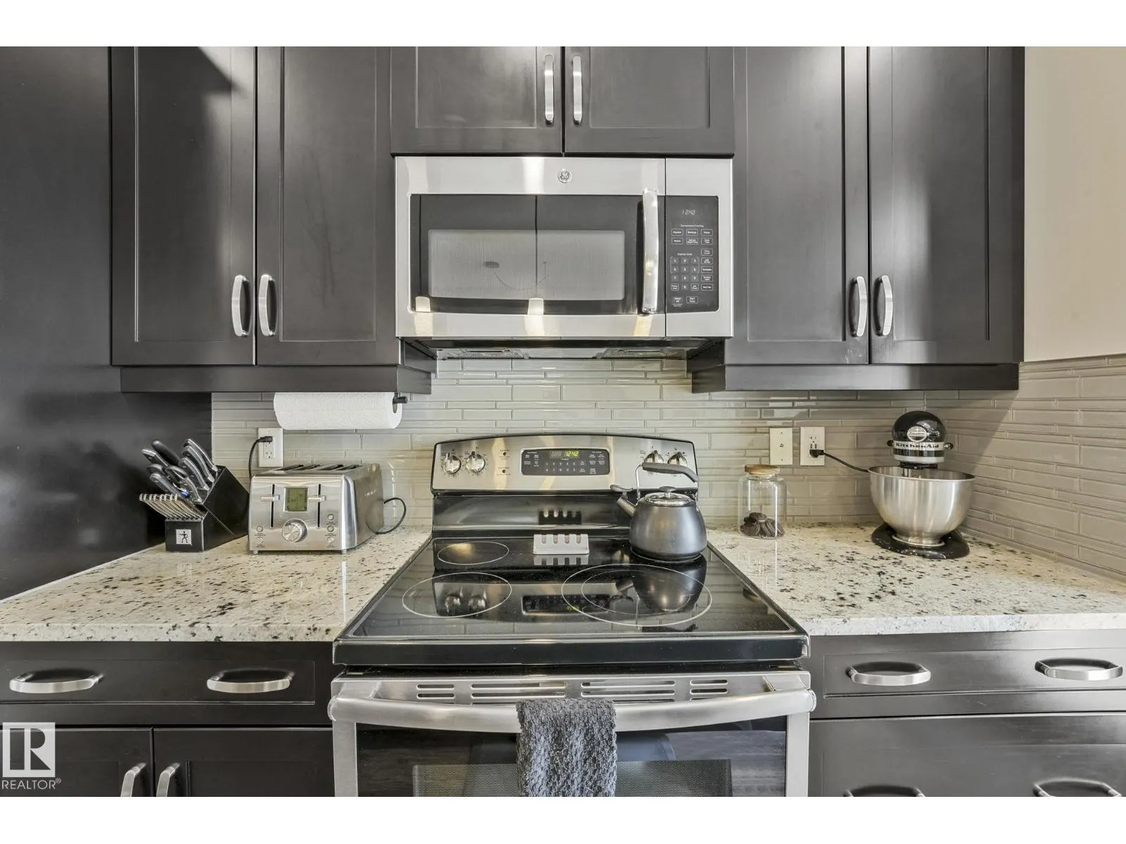 127 AMBERLEY WY