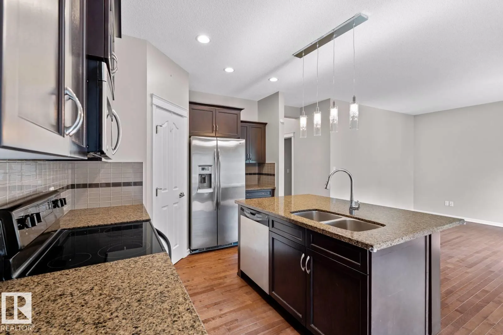 716 ADAMS WY SW