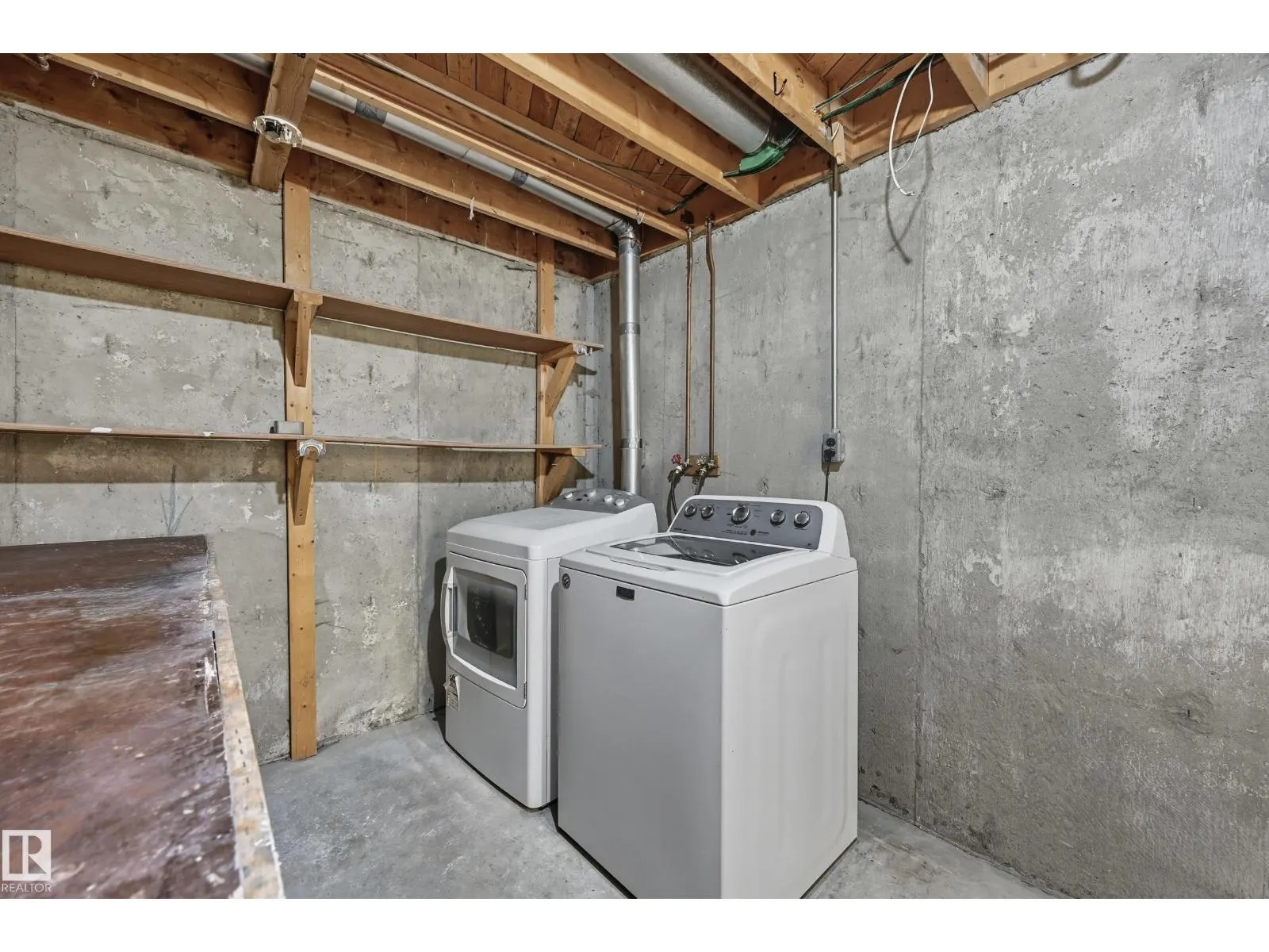 118 PRIMROSE GARDENS NW