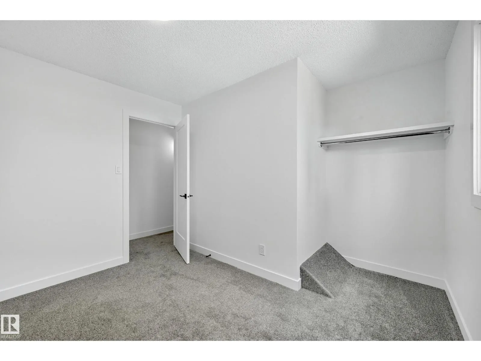 118 PRIMROSE GARDENS NW