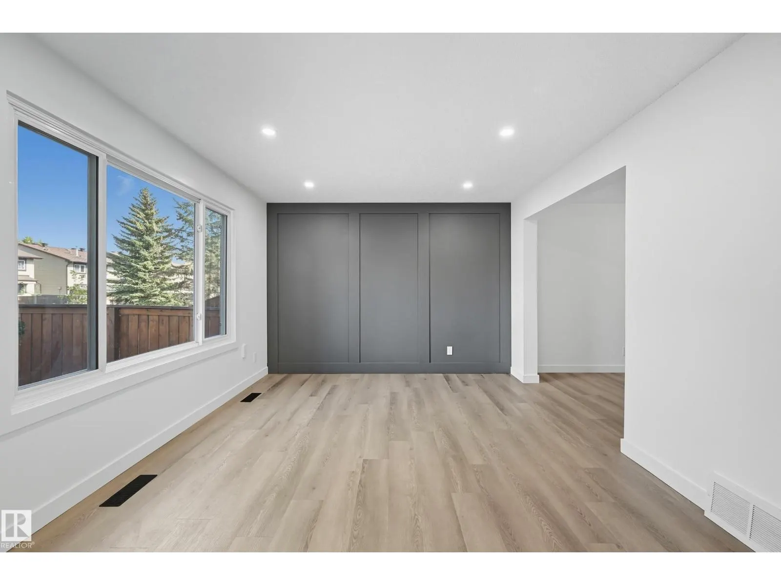 118 PRIMROSE GARDENS NW